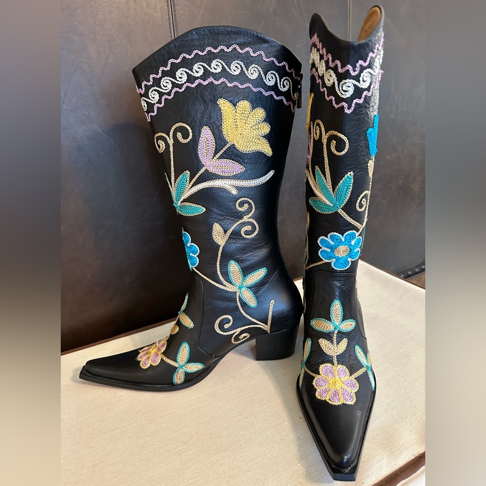 Western and Glamour join forces BOOT.